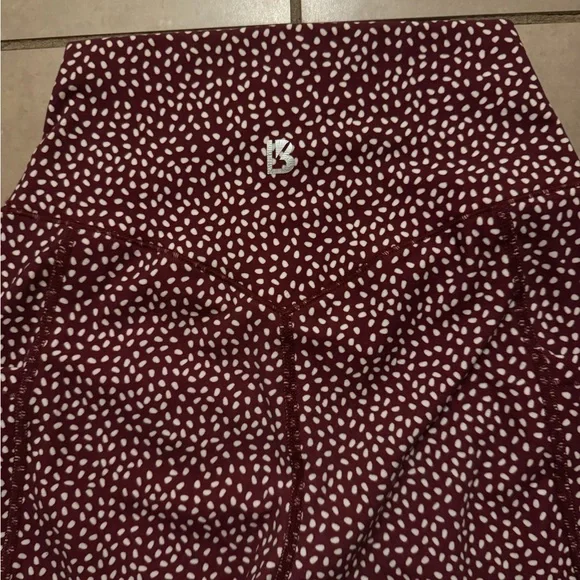 BuffBunny High-Waist Maroon & White Dot Leggings with Pockets - Picture 5 of 6
